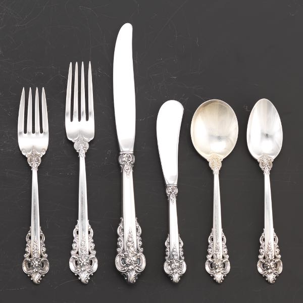 WALLACE FLATWARE SERVICE FOR EIGHT  2aef9e