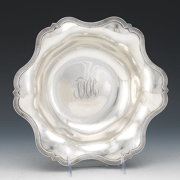 INTERNATIONAL STERLING SILVER CENTERPIECE