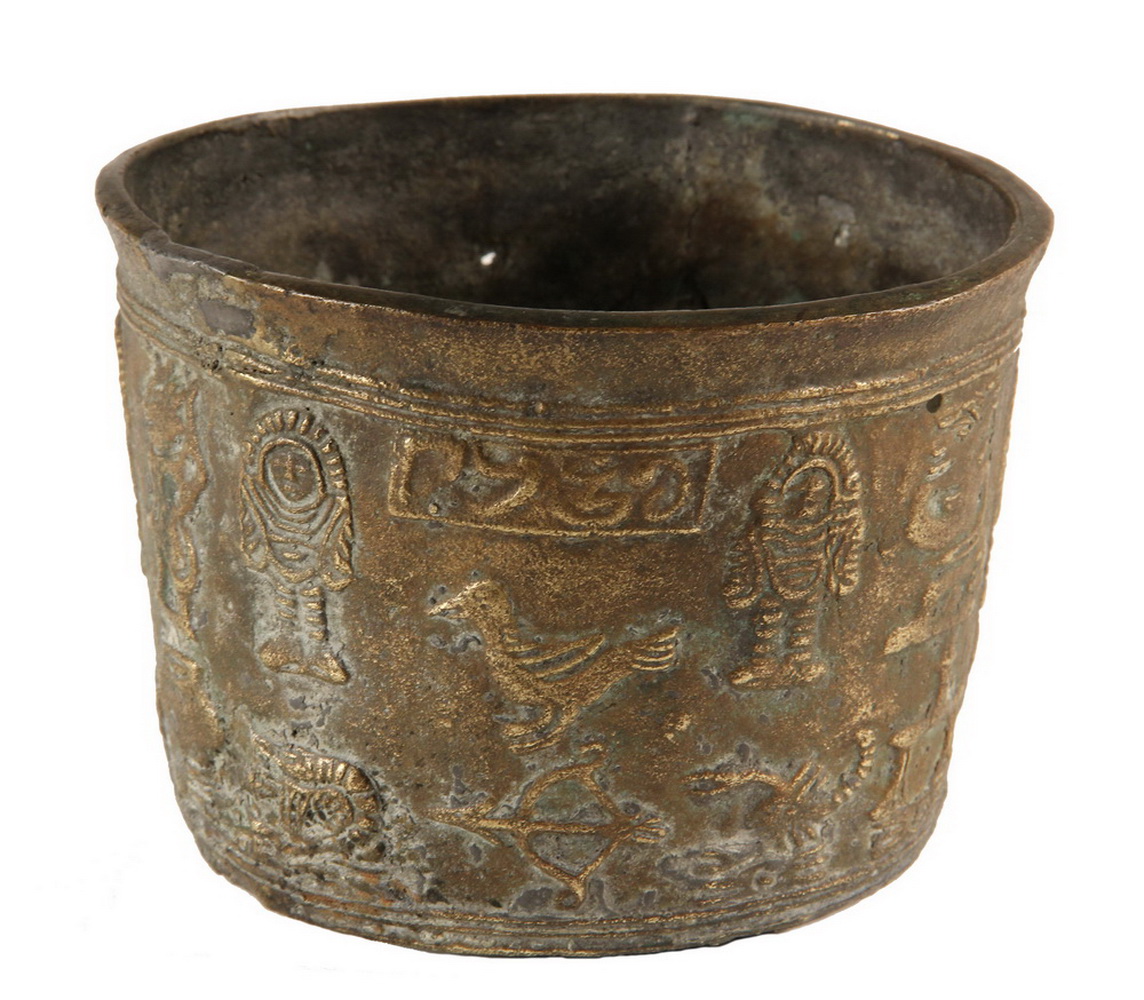 ARCHAIC INDONESIAN BRONZE VESSEL