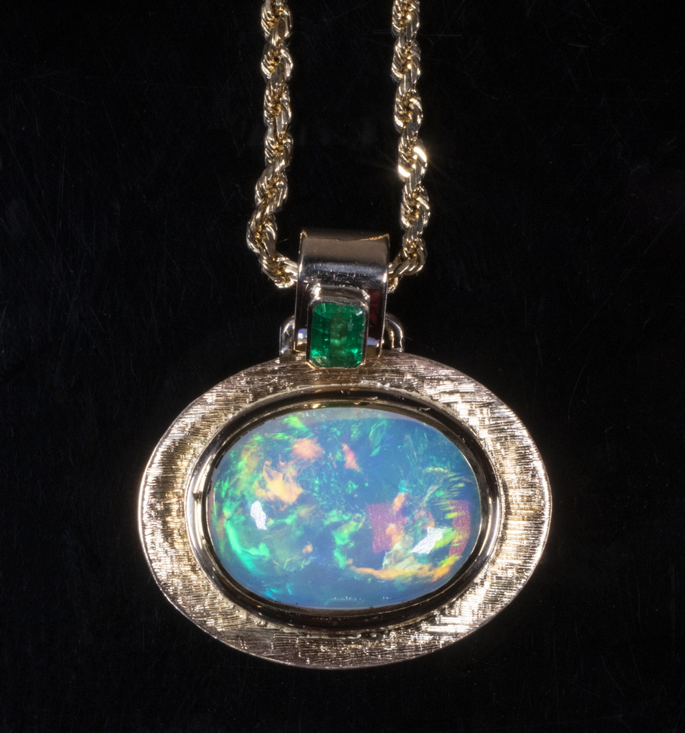 OPAL AND EMERALD PENDANT AND CHAIN 2b197b