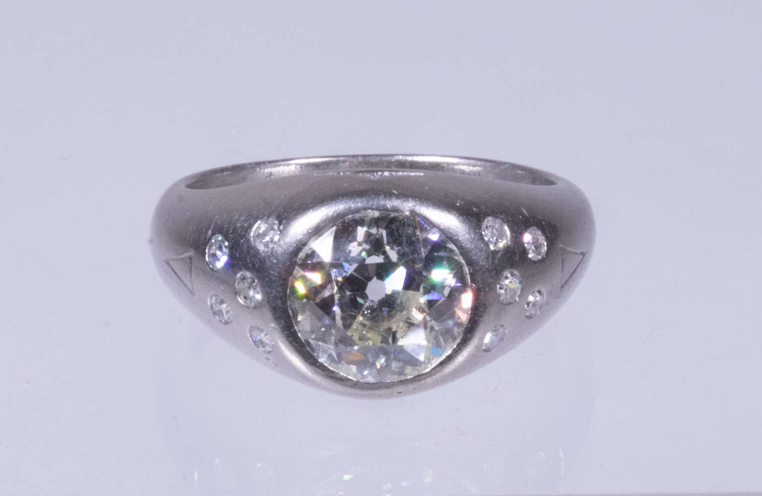 GENT S PLATINUM AND DIAMOND RING 2b1998