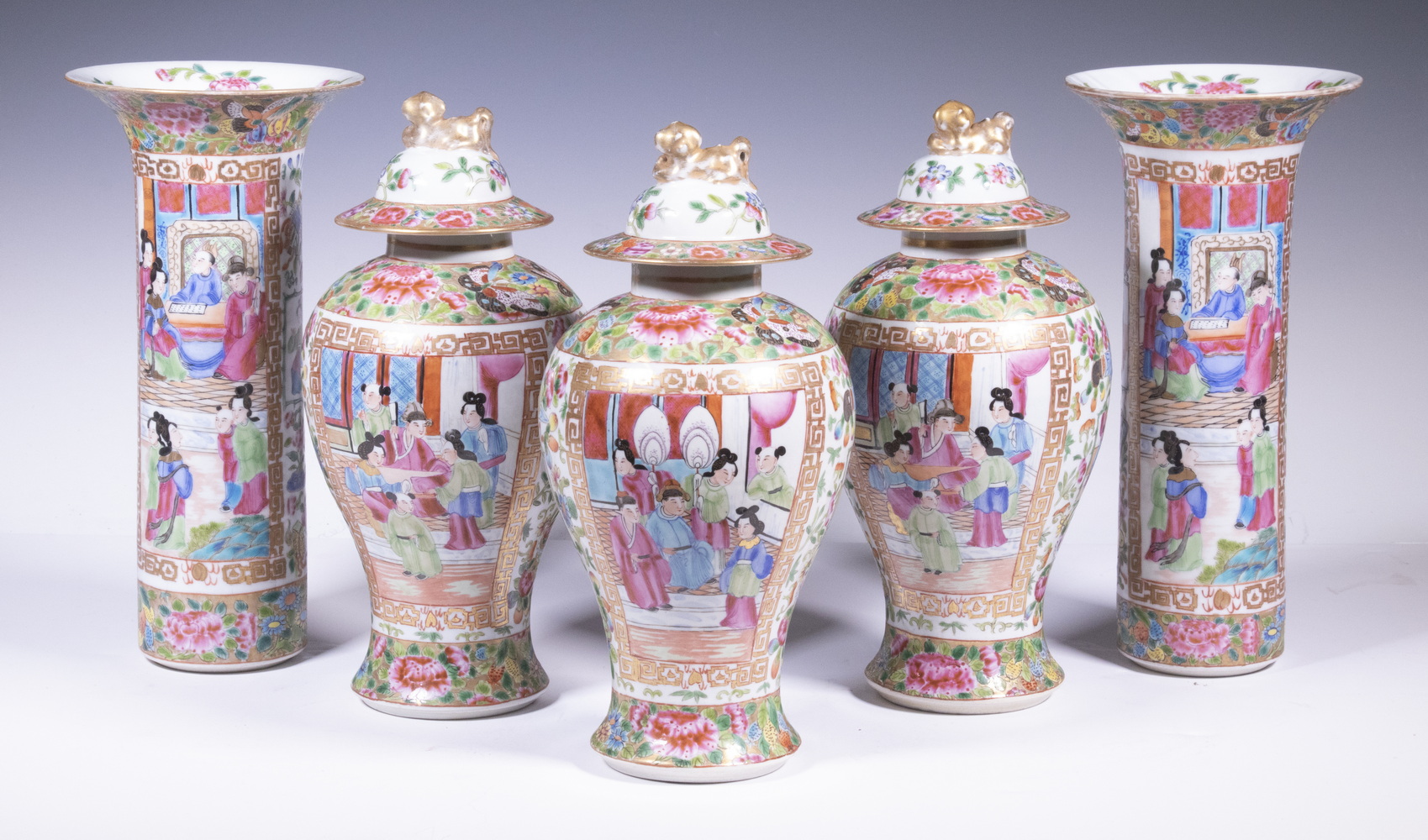 CHINESE PORCELAIN GARNITURE SET