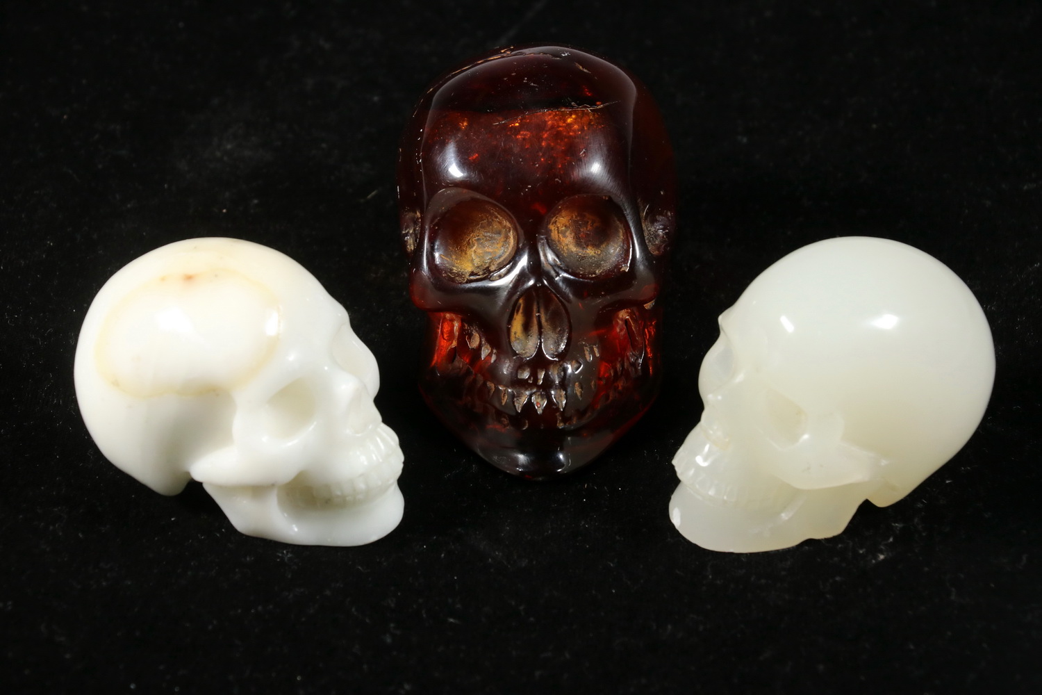  3 SMALL CARVED CHINESE SKULLS 2b1bfe