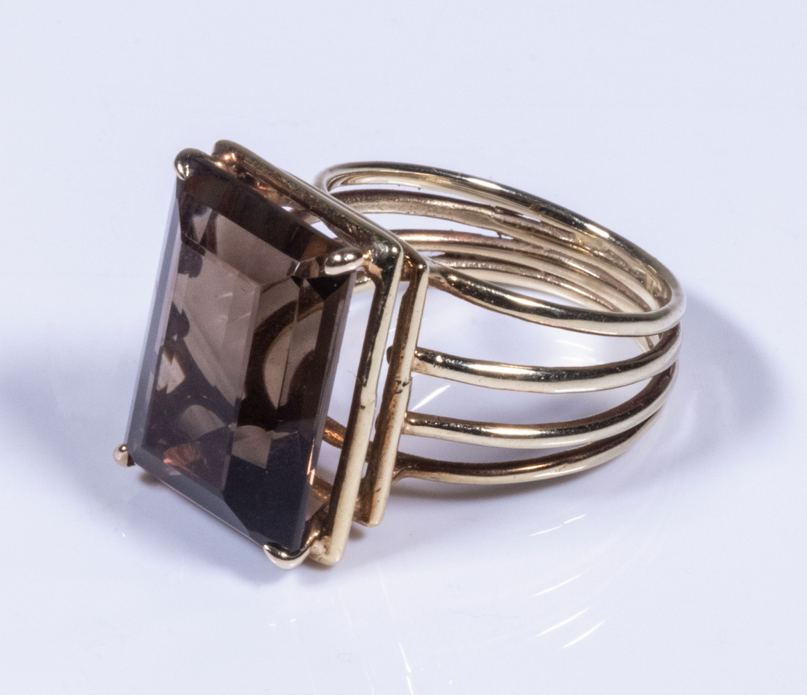 SMOKEY QUARTZ RING Emerald cut