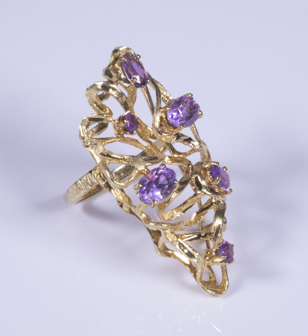 LADIES 14K GOLD AND AMETHYST RING 2b1c68