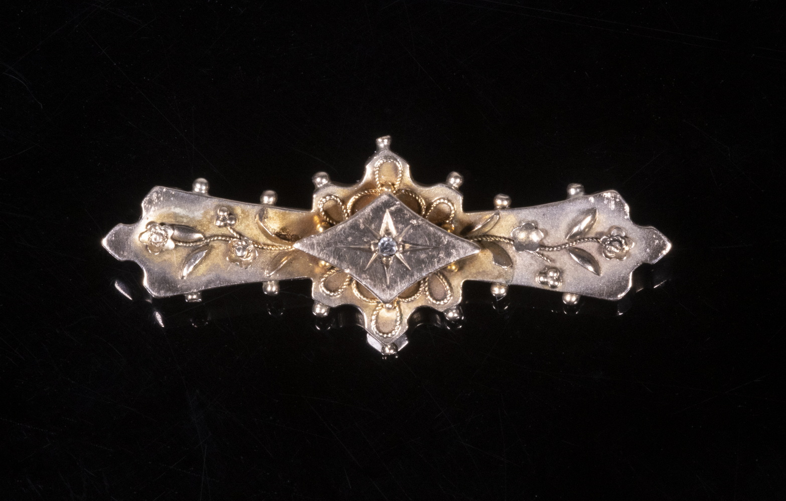 VICTORIAN BAR BROOCH English 9K 2b1cde