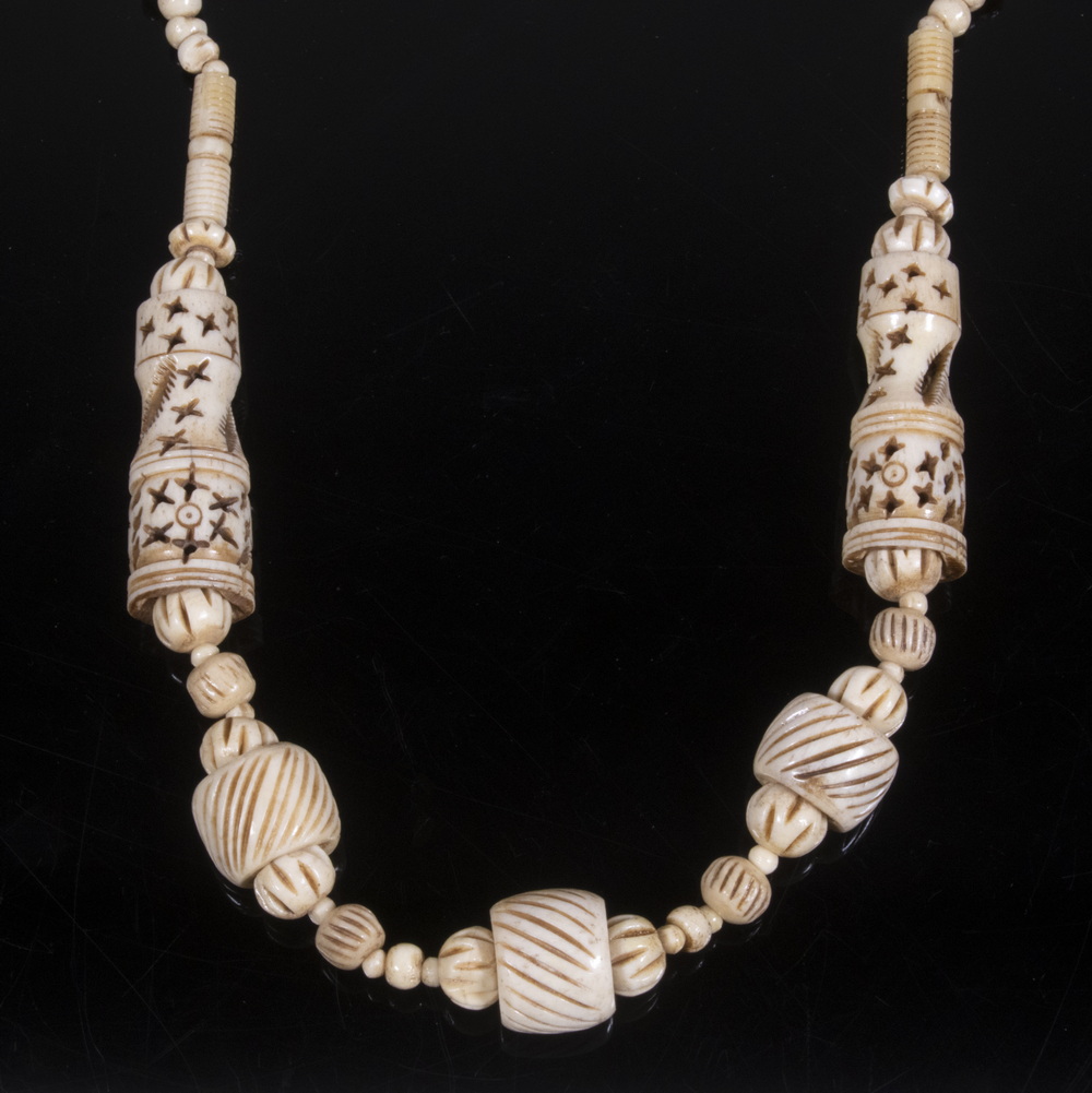 TIBETAN BONE NECKLACE Single Stand