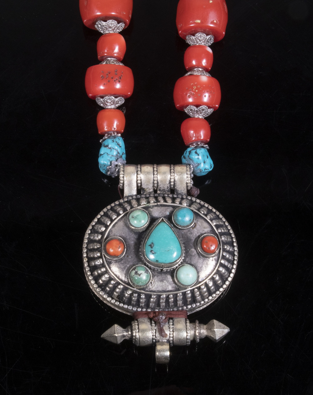 TIBETAN BEAD GAU PENDANT NECKLACE 2b1ce0