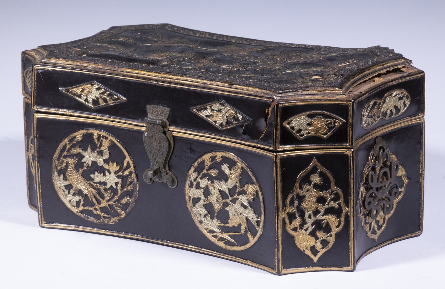 CHINESE EXPORT GILT DECORATED BLACK 2b1d11