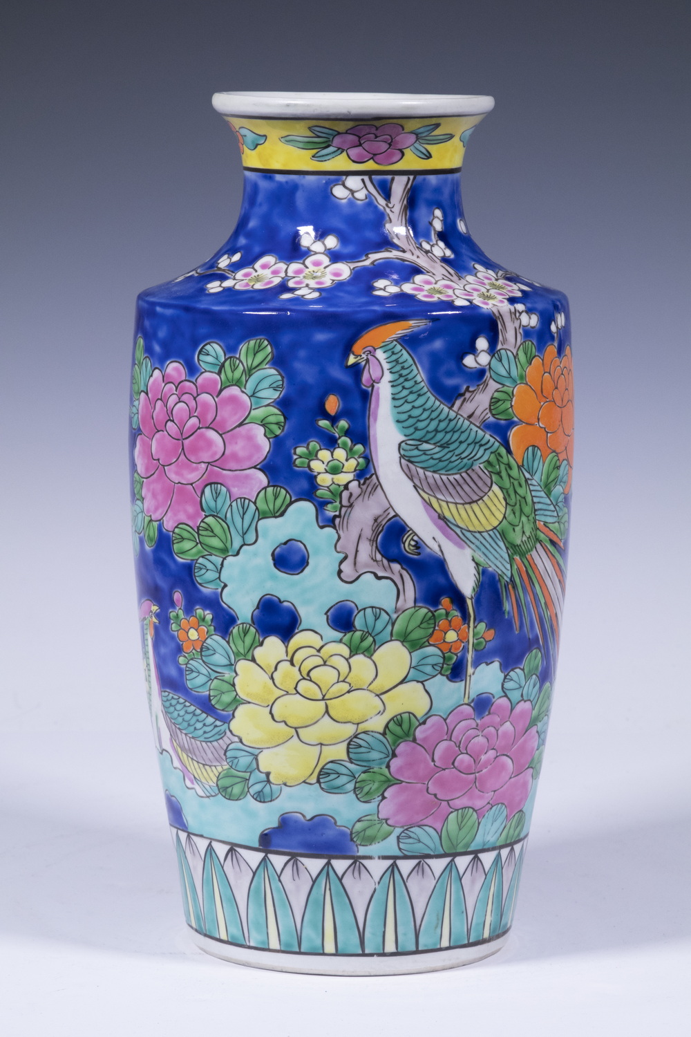 CHINESE PORCELAIN VASE WITH PHOENIX 2b1d17