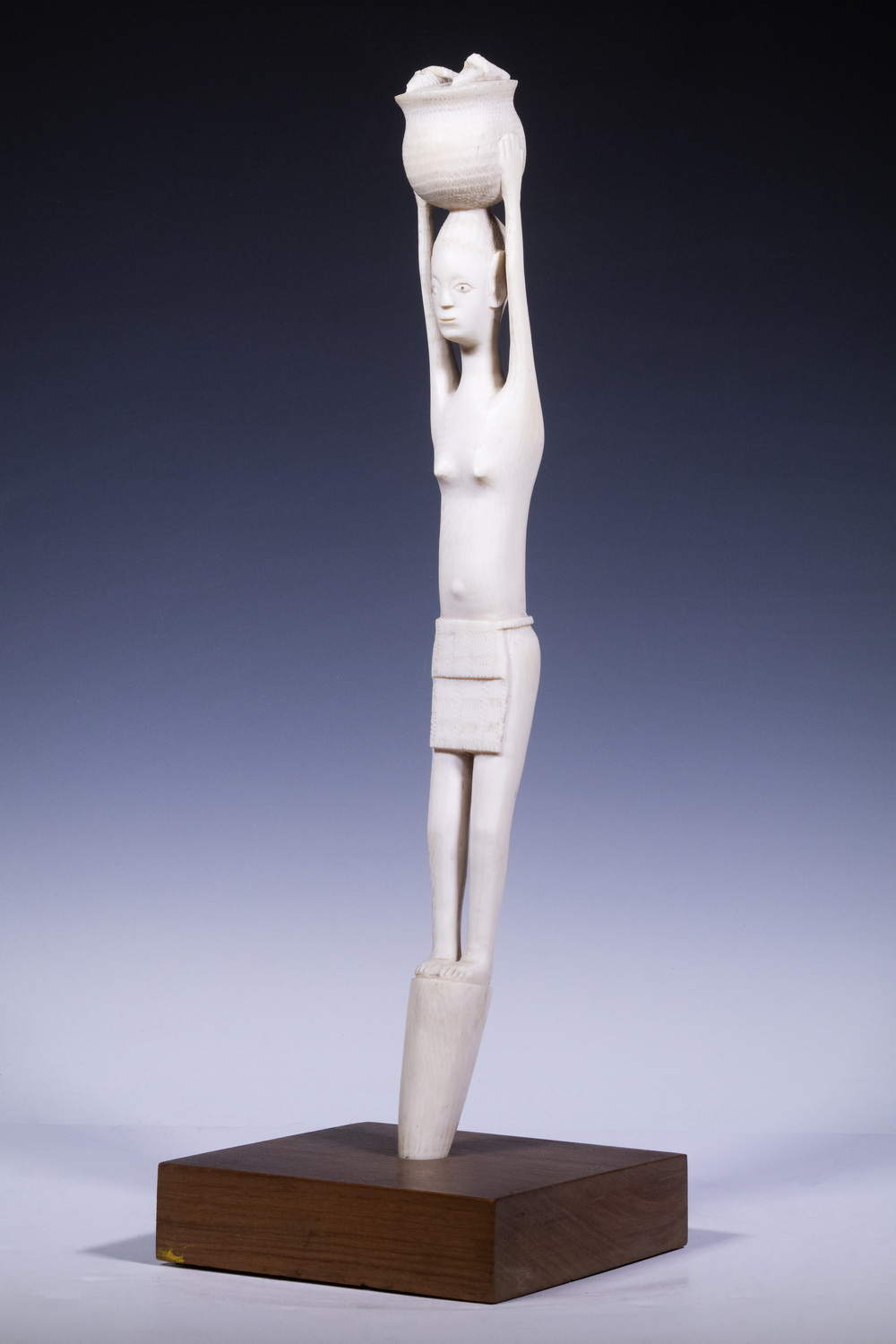 AFRICAN CARVED IVORY TUSK Figure 2b1d28