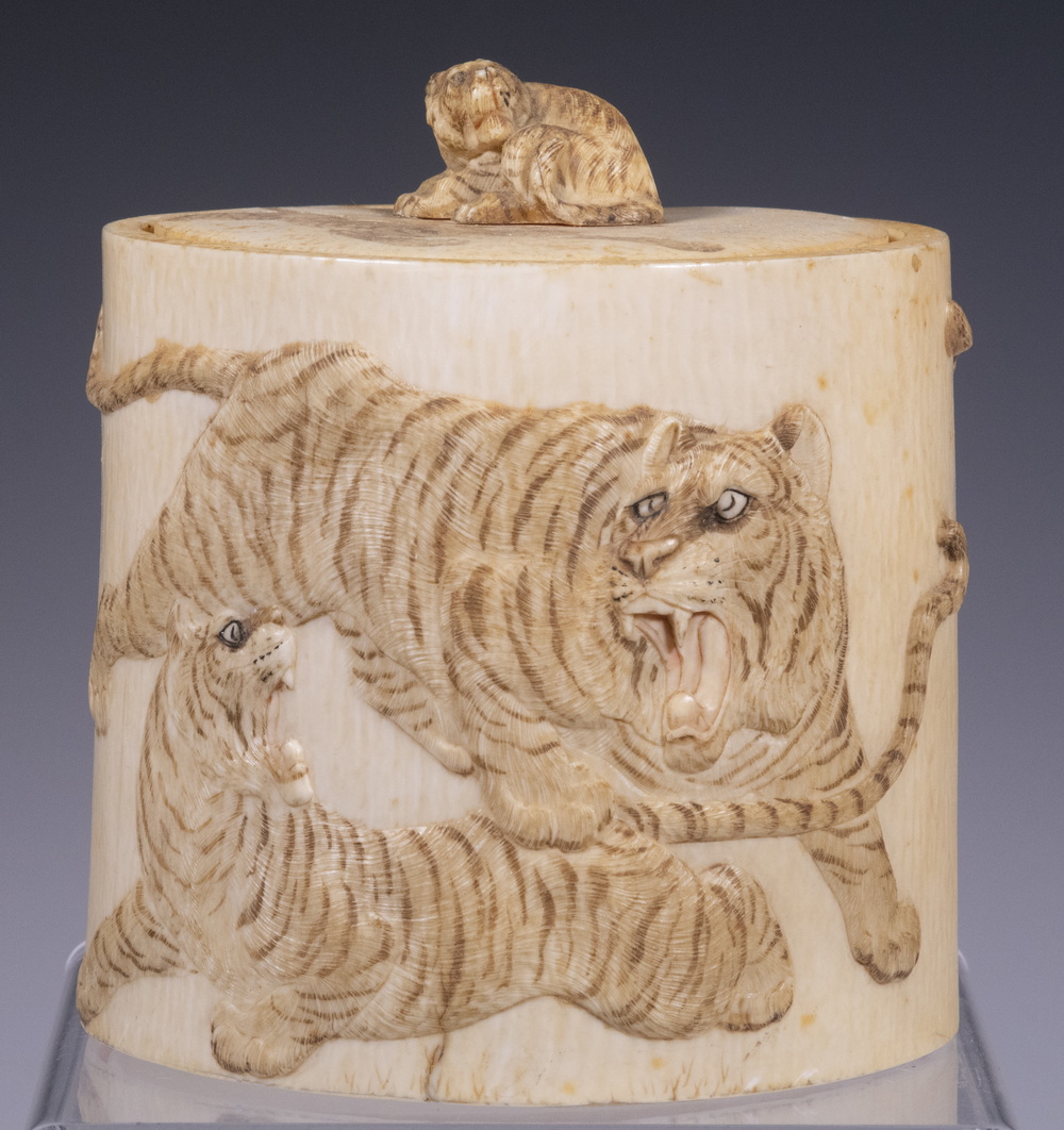 19TH C. JAPANESE BOX WITH TIGERS