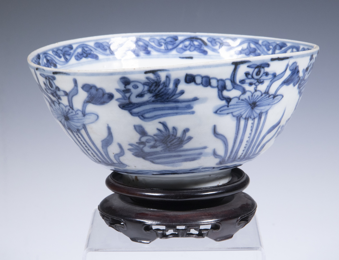 CHINESE PORCELAIN BOWL Ming Style 2b1f59