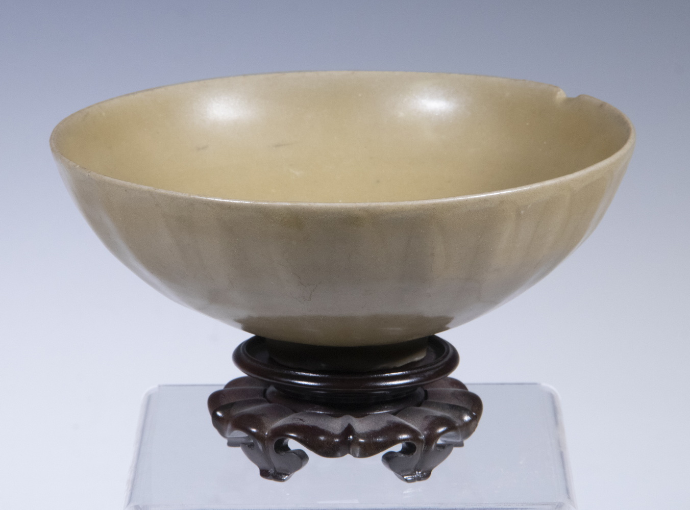 CHINESE FOOTED BOWL Qing Dynasty 2b1f63