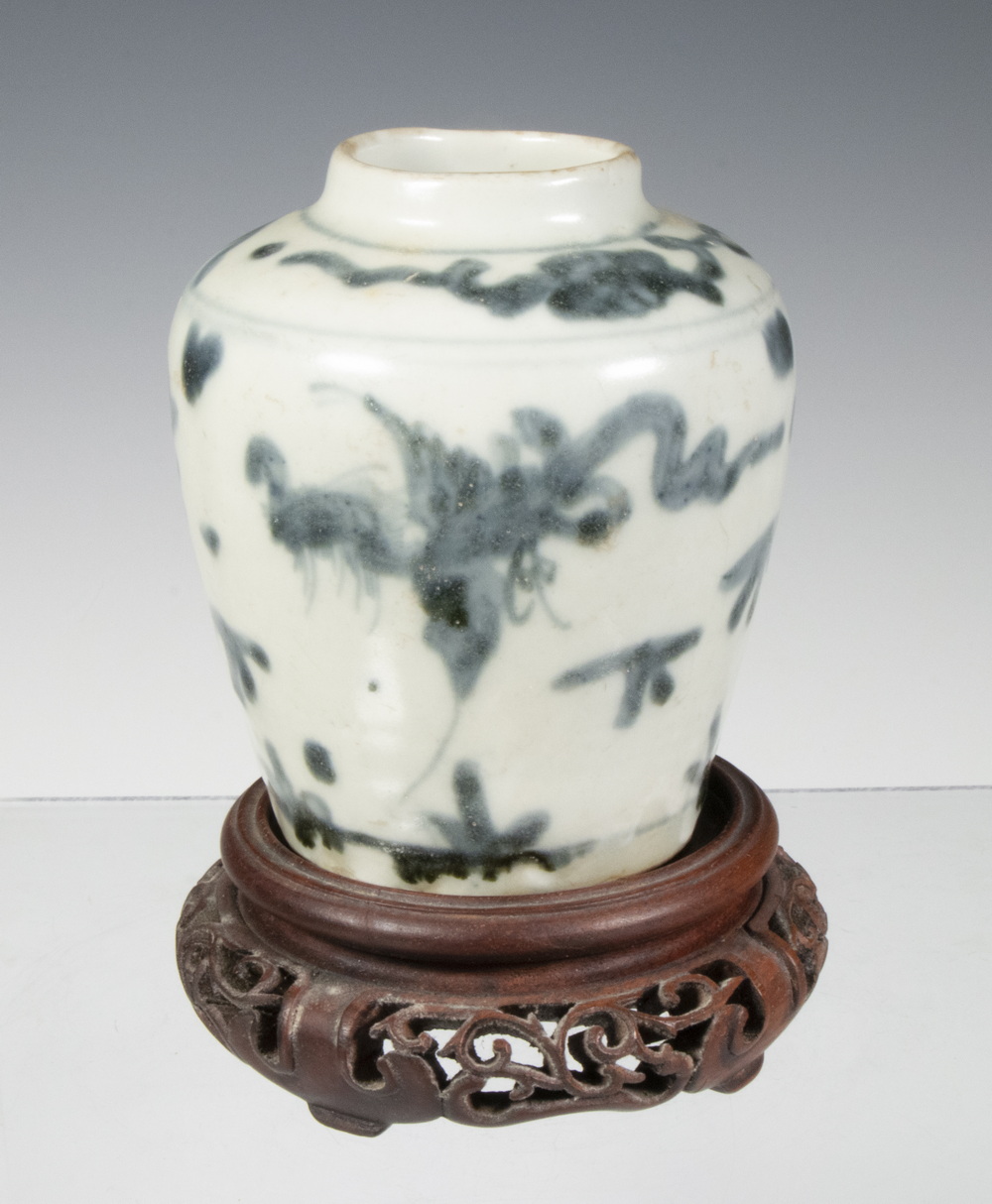 CHINESE PORCELAIN JAR Blue and 2b1fa2