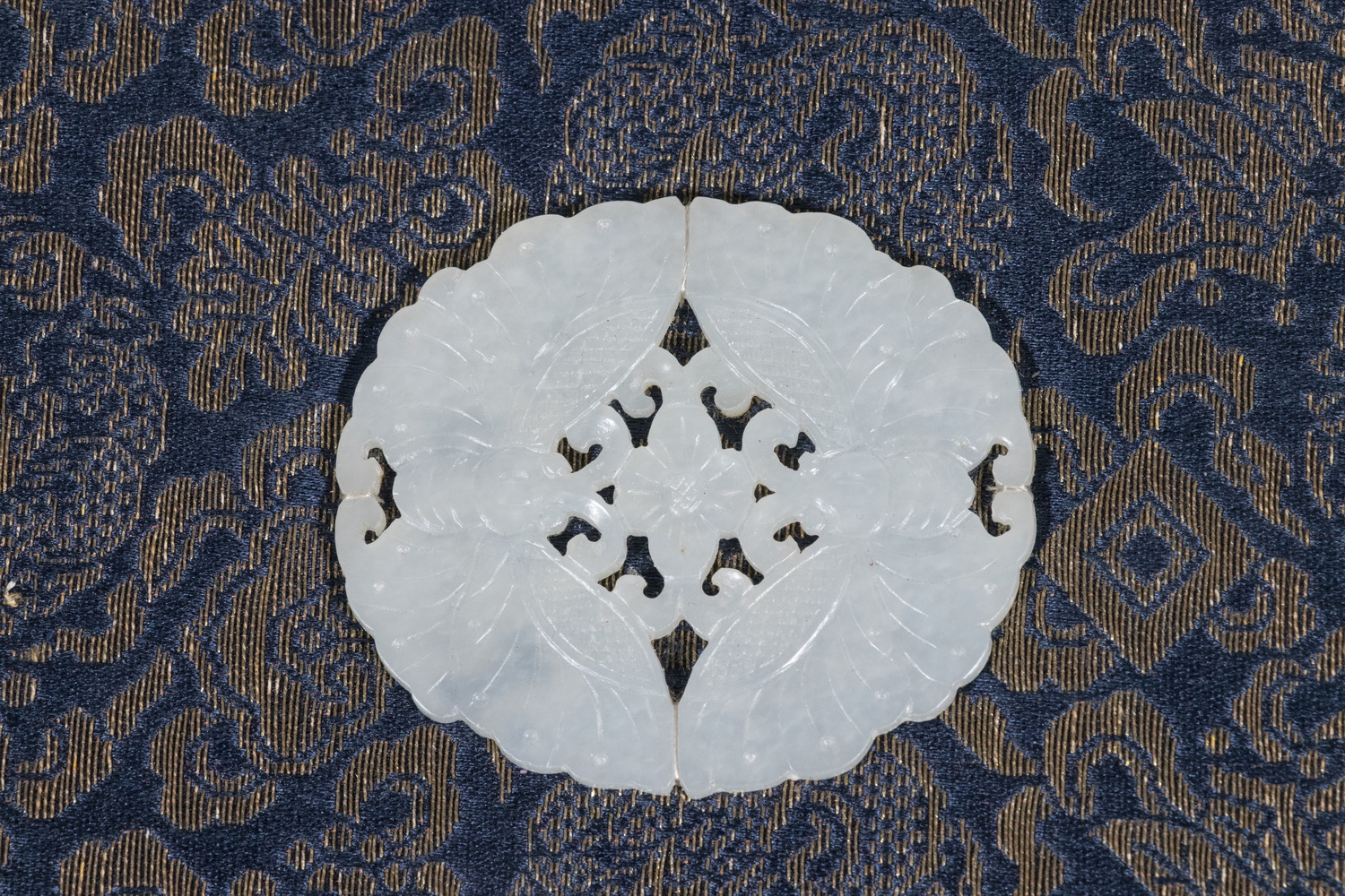 CHINESE JADE PLAQUE ON SILK BOOK 2b2015