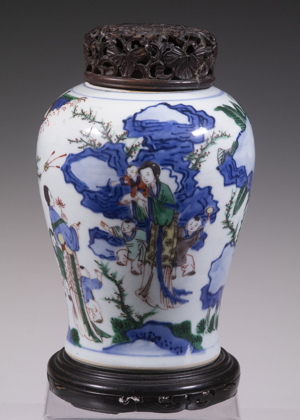 CHINESE WUCAI JAR WITH CARVED COVER