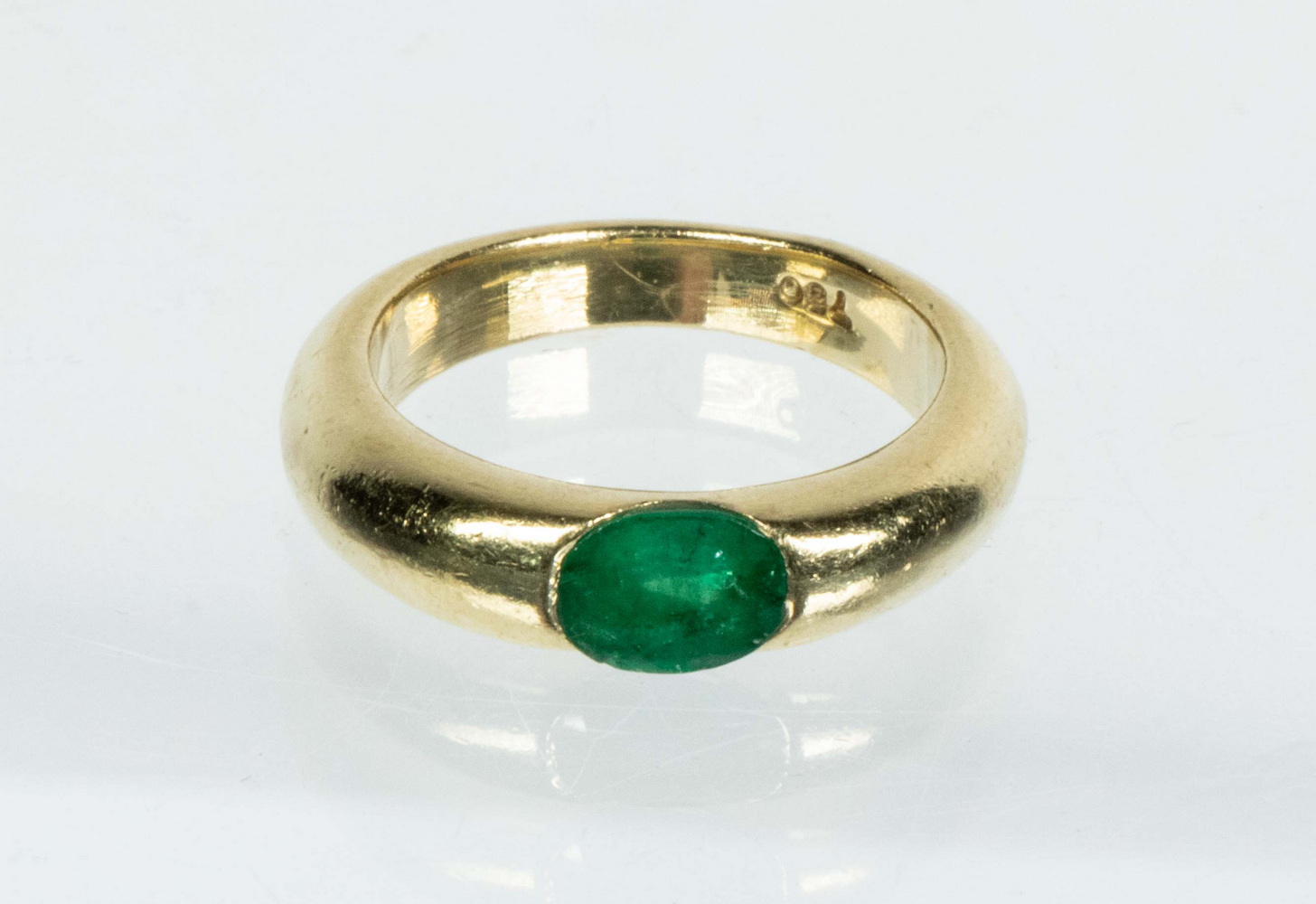 LADIES 18K GOLD AND EMERALD RING 2b2110
