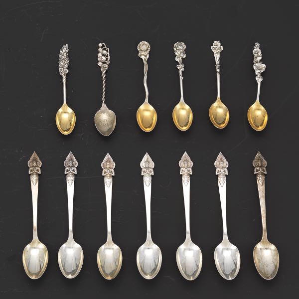 EIGHT STERLING SILVER COFFEE SPOONS 2b237e