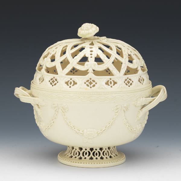 LEEDS CREAMWARE BASKET WITH COVER 2b2656