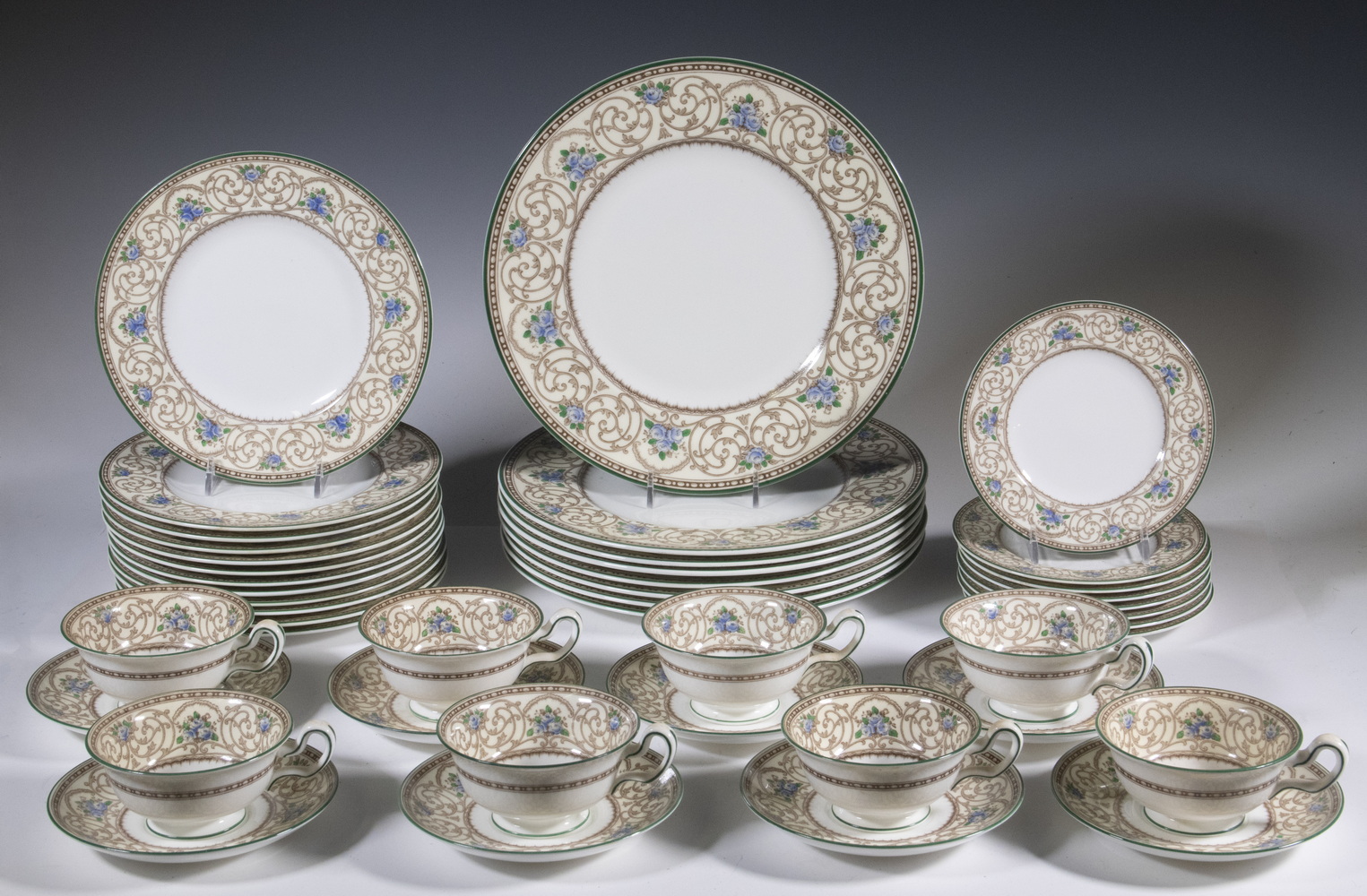 WEDGWOOD AVONDALE CHINA SET (44)