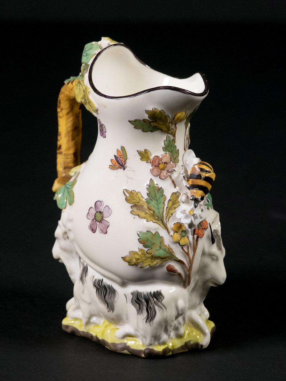 CHELSEA STYLE GOAT & BEE PORCELAIN JUG