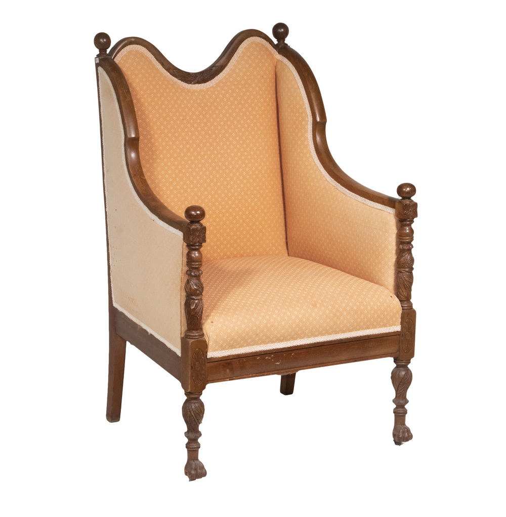 CIRCA 1920 UPHOLSTERED MAHOGANY BEREGERE