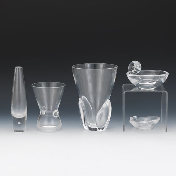 FIVE STEUBEN CRYSTAL TABLE ARTICLES 2b28ec