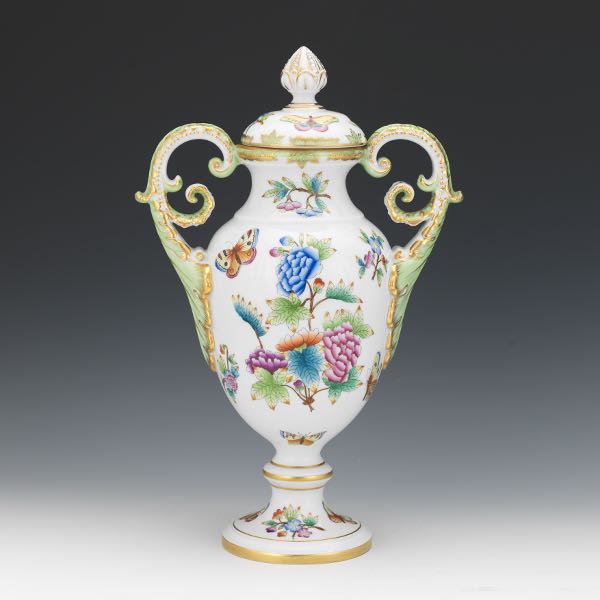 HEREND PORCELAIN LIDDED URN, CA.