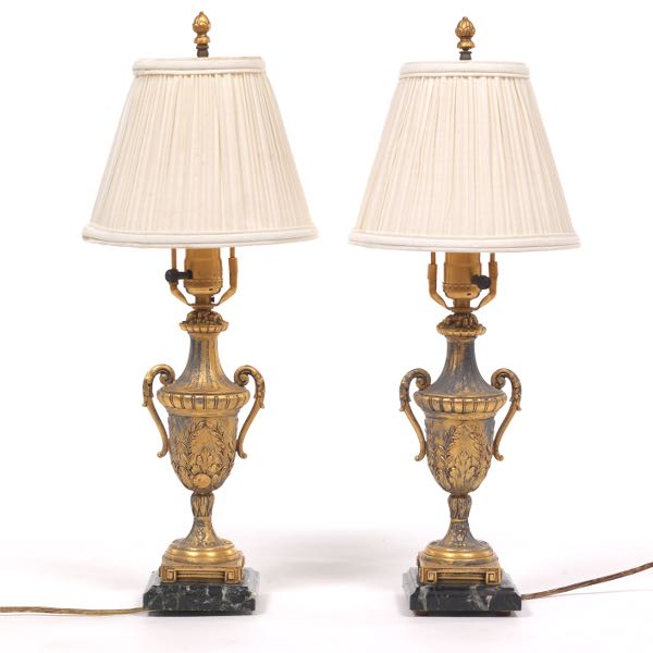 PAIR OF SMALL BEDSIDE LAMPS 21 2b291c