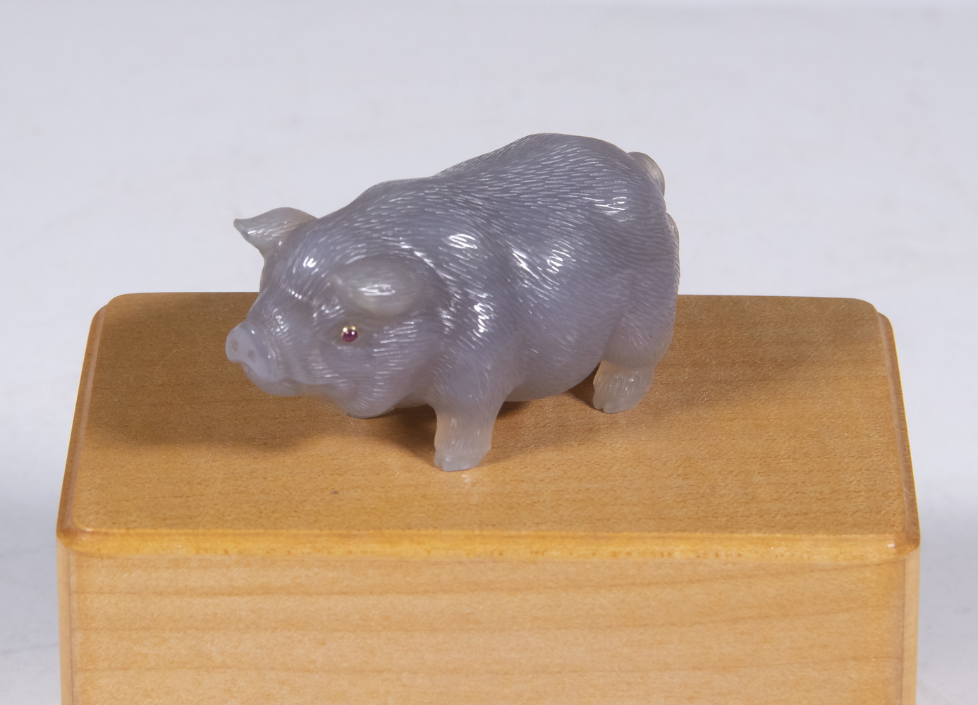 RUSSIAN CARVED HARDSTONE PIG Carved 2b2b0c