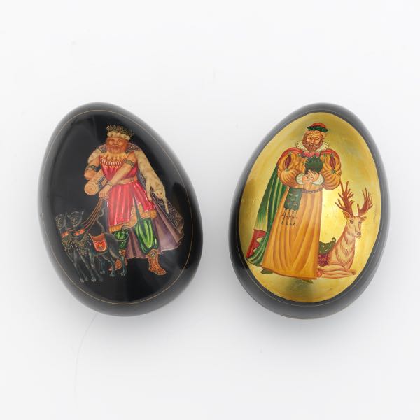 TWO RUSSIAN LACQUER EGG SHAPE BOXES 2b2b50