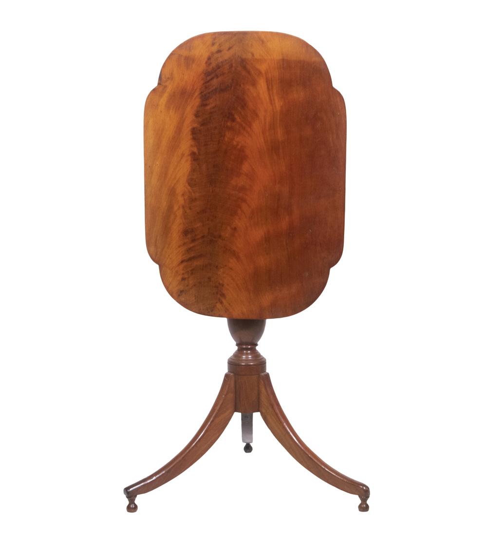 FEDERAL TILT TOP CANDLESTAND Early 2b2ccd
