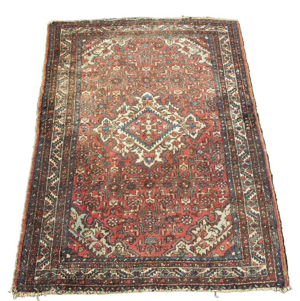 HAMADAN RUG A lobed diamond medallion 2b2ce2