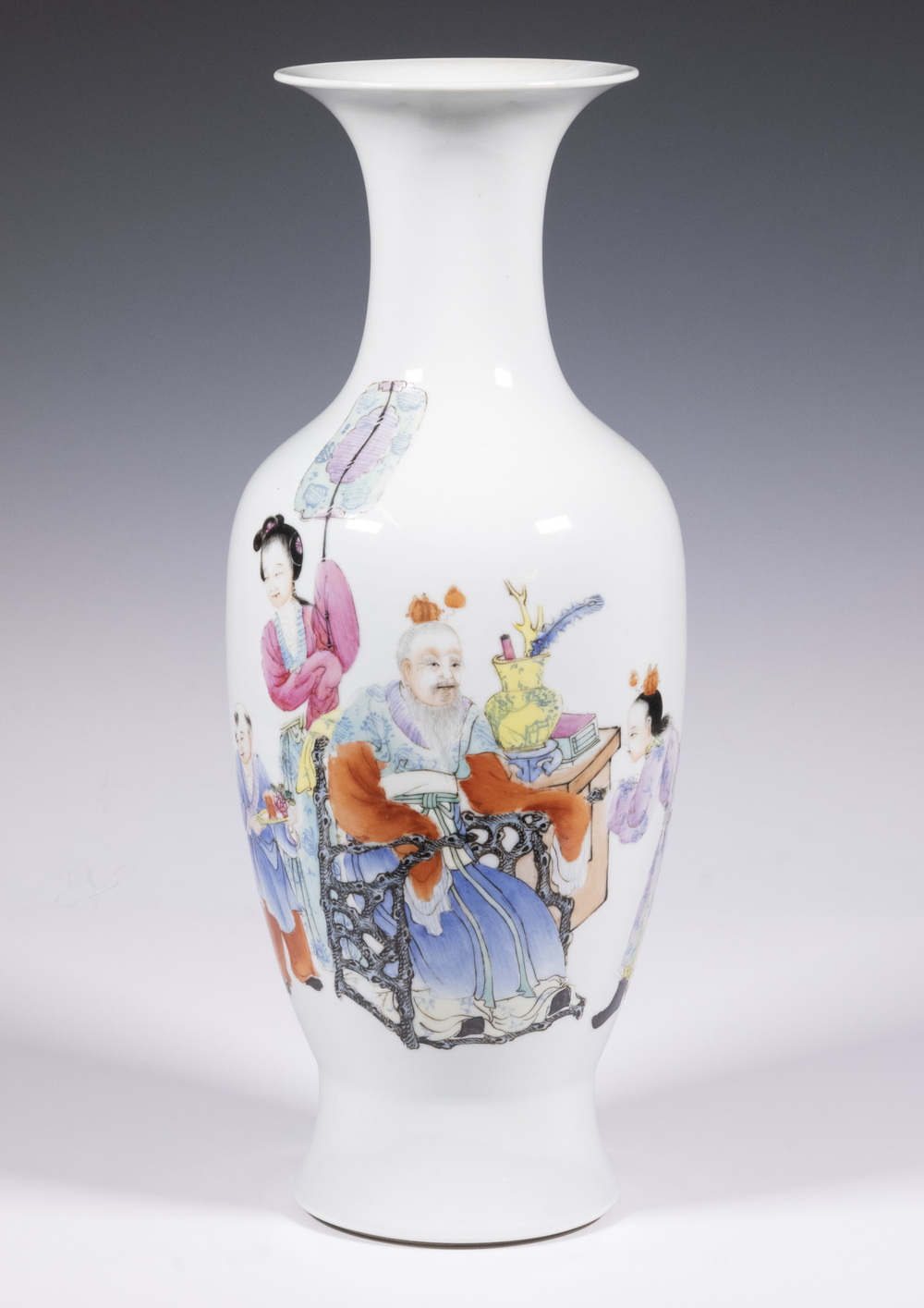 CHINESE PORCELAIN VASE Late 19th