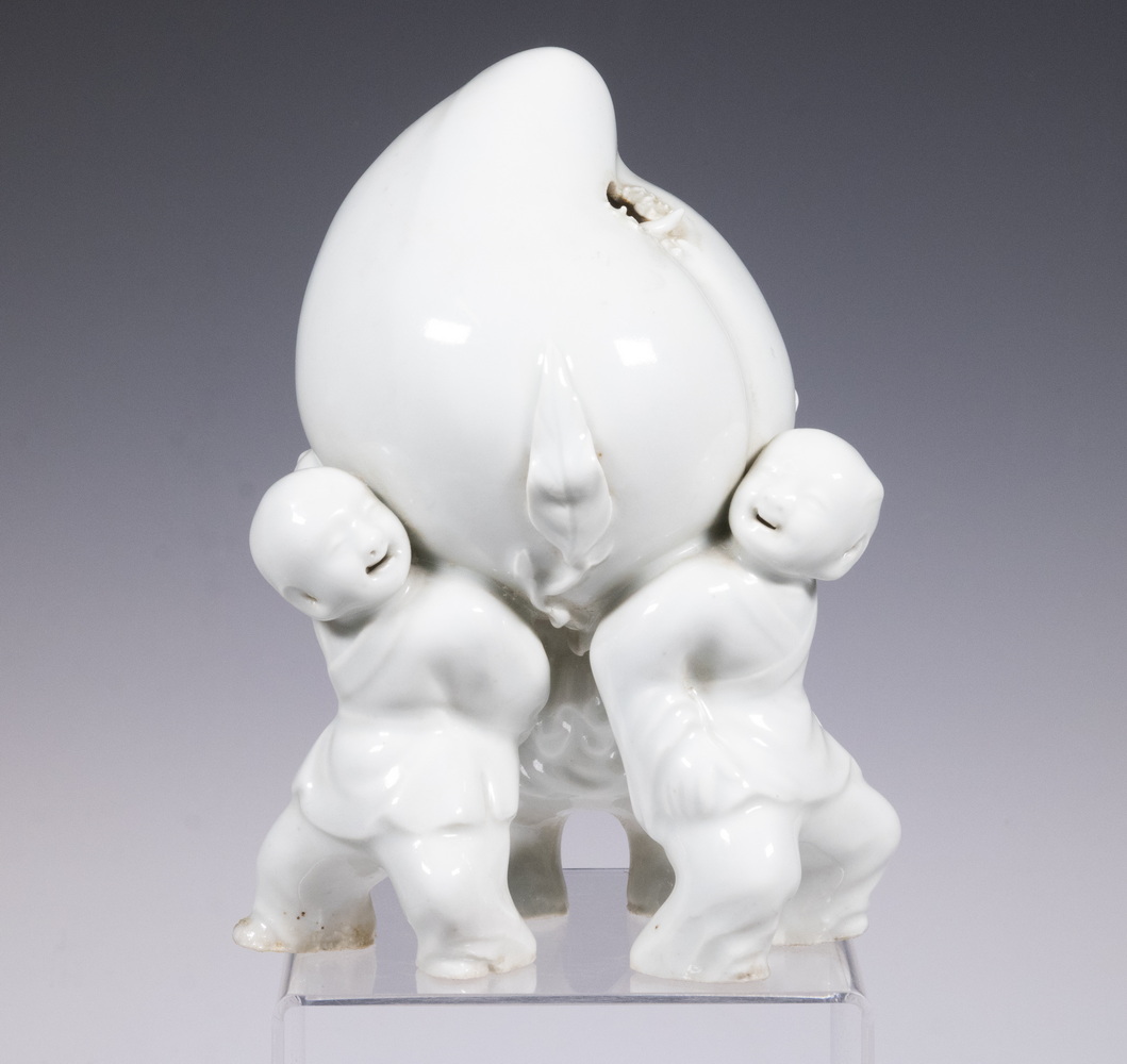 CHINESE BLANC DE CHINE FIGURINE