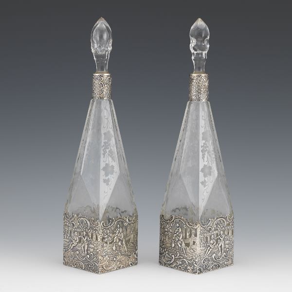 PAIR OF GERMAN ETCHED GLASS DECANTERS 2b084c