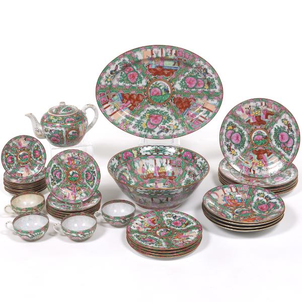 SET OF FAMILLE ROSE CHINA Including  2b0914