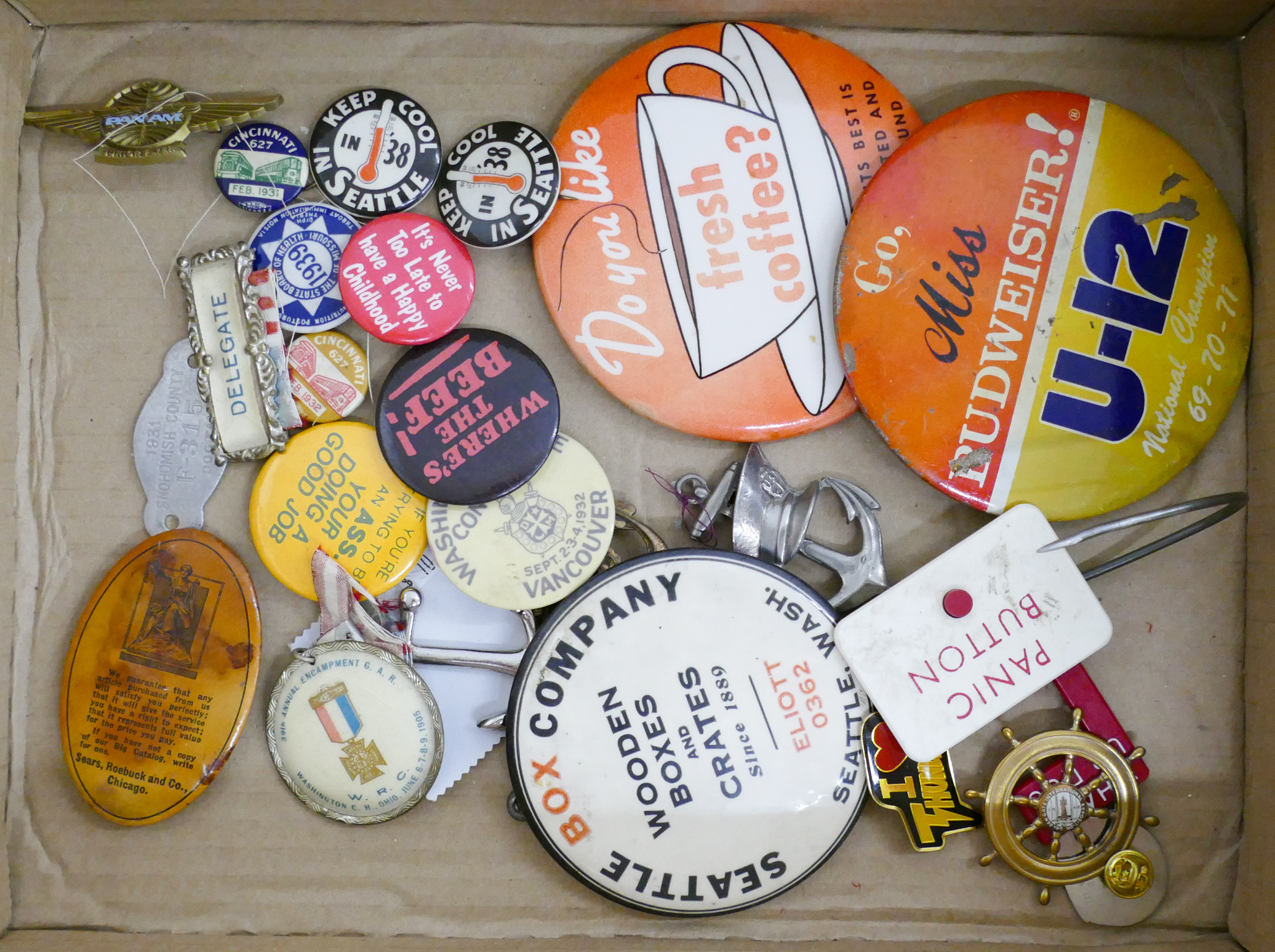 Box Old Pin Back Buttons