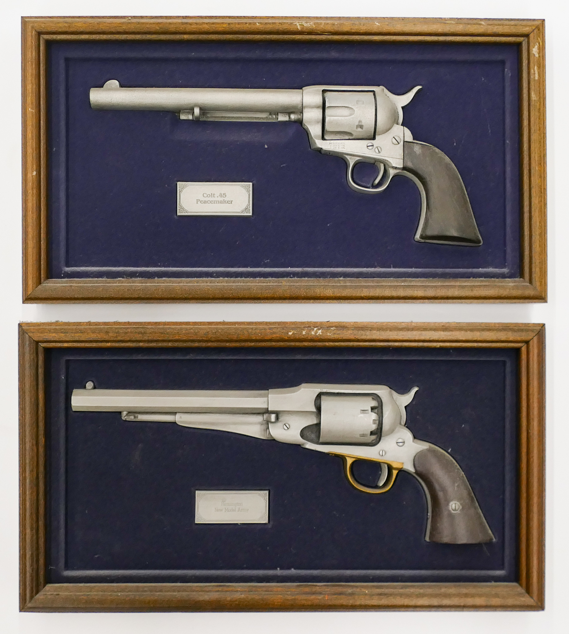 2pc Western Gun Plaques 16''