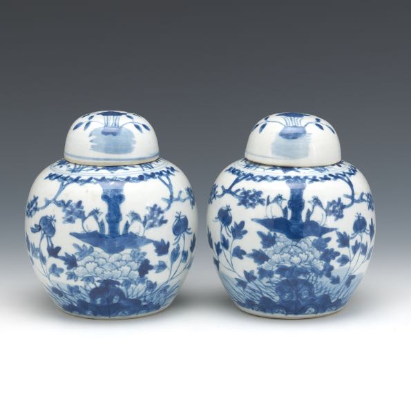 TWO CHINESE BLUE AND WHITE PORCELAIN 2b0cb8