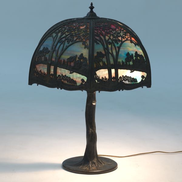 SCENIC LAMP WITH TREE TRUNK MOTIF BASE