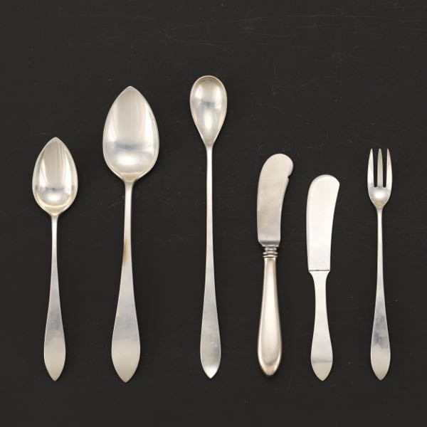 OLD NEWBURY CRAFTERS FLATWARE  2b10b0