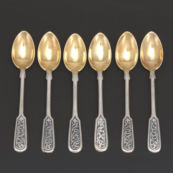 A SET OF SIX NIELLO TEASPOONS 