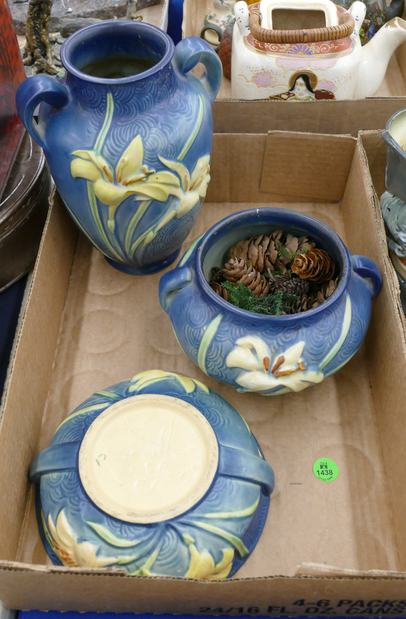 Box Roseville Zephyr Lily Pottery