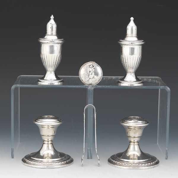 A SET OF STERLING SILVER TABLE ARTICLES