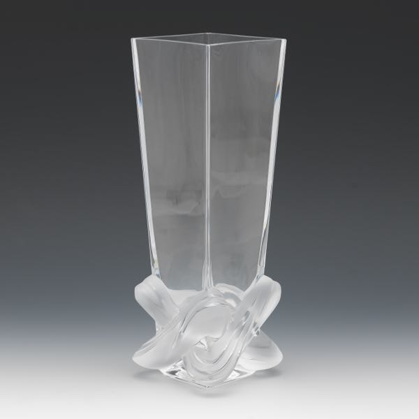 LALIQUE CRYSTAL LUCCA VASE WITH 2b129c