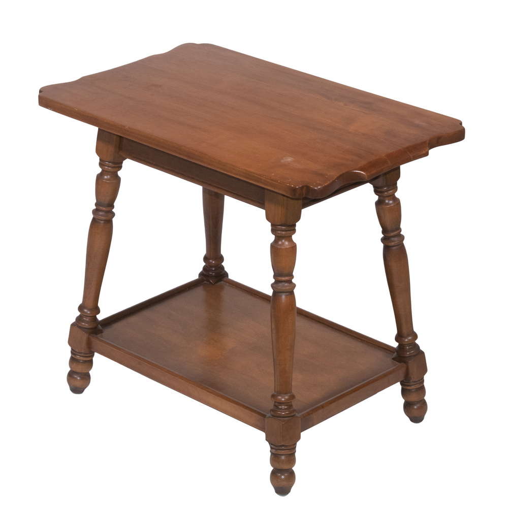 MAPLE SIDE TABLE Early American 2b1674