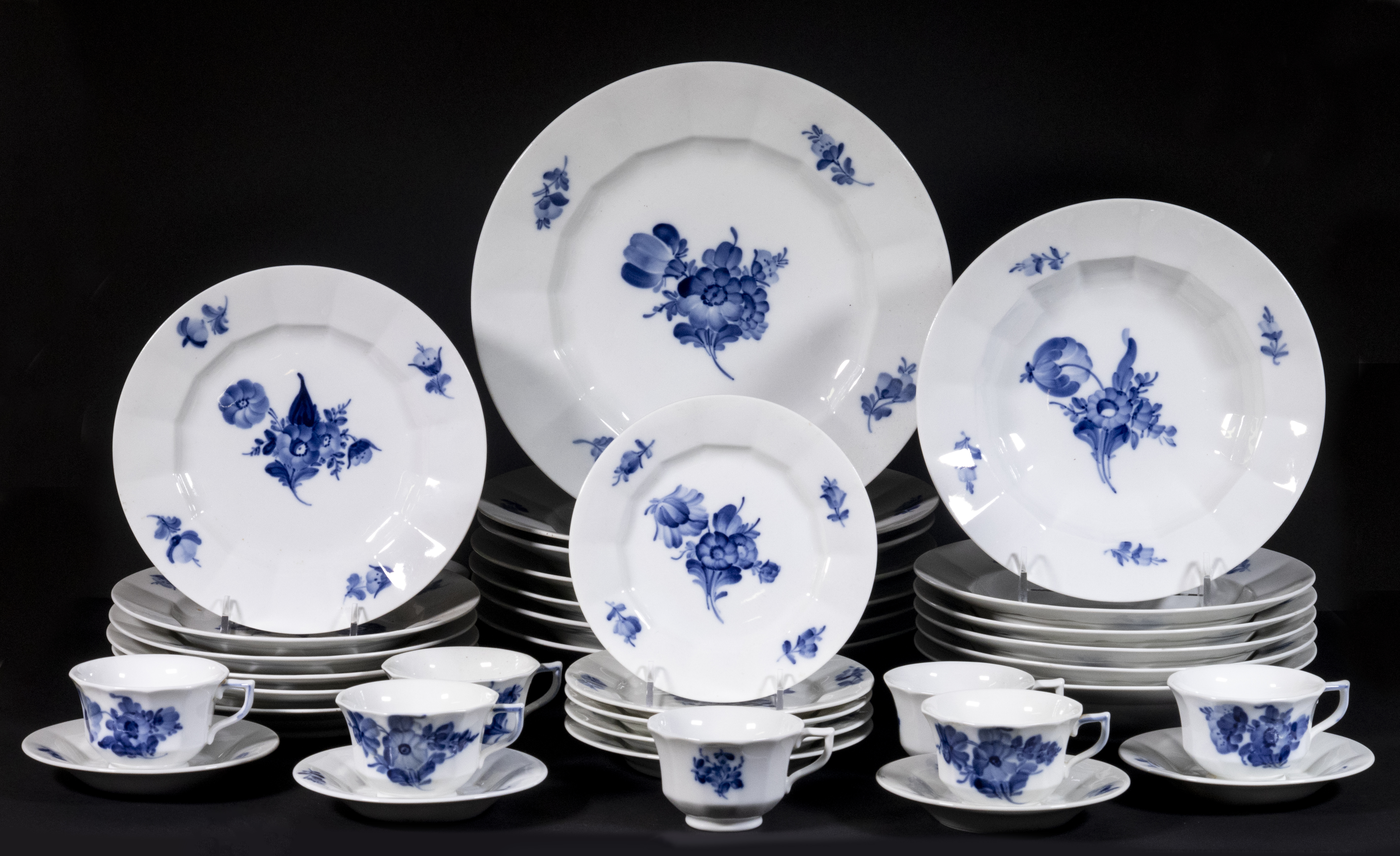 (38 PCS) ROYAL COPENHAGEN "BLUE