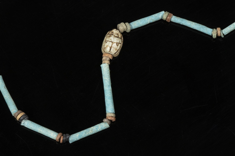 EGYPTIAN NECKLACE Faience and scarab 2b4506